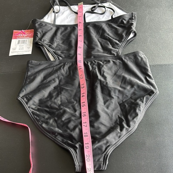 Kanu Surf UPF 50+ strappy back,straight front & back,above hip cutout one piece - Picture 5 of 6